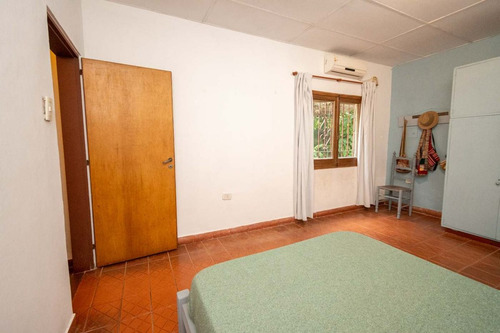 Venta Casa 2 Dorm Con Amplio Jardín En Santo Tomé