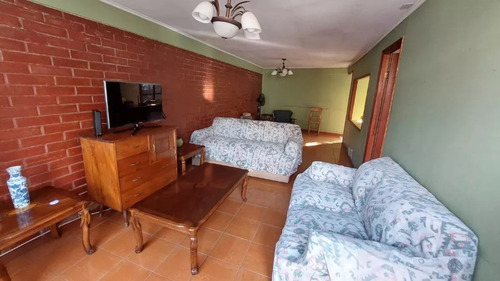 Comoda Casa De Un Piso A Pasos De Estacion De Tren