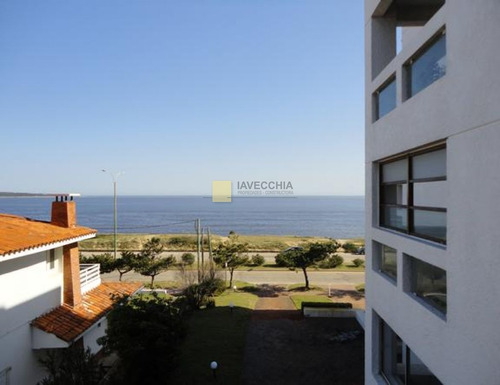Imagen 1 de 12 de Alquiler De Apartamento De 2 Dormitorios En Playa Mansa 