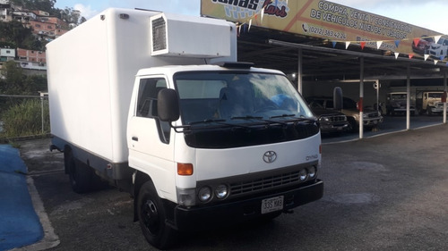 Imagen 3 de 12 de Toyota Dyna Refrigerada