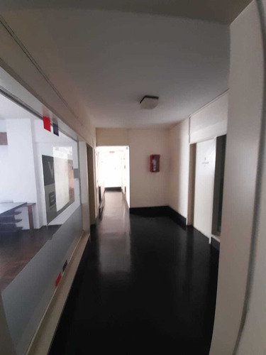 Imagen 5 de 11 de Oficina Con Balcon - En Peatonal Zona Bancos Esq Alvear!