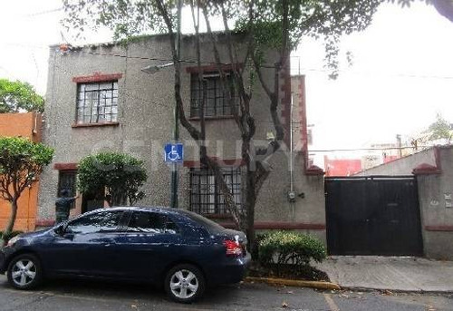 Imagen 1 de 18 de Casa En Condo. En Venta Con Excelente Metraje De Terreno, No Comparte Muros.