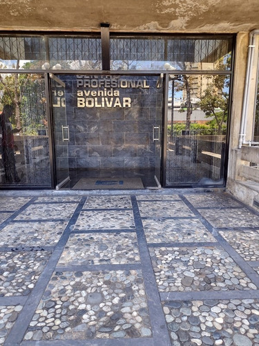 Vendo  Oficina En El C.p. Av Bolivar