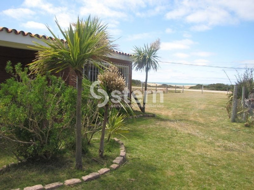 Venta Casa 2 Dormitorios, Balneario Buenos Aires, Punta Del Este- Ref: 881