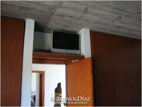 Cómoda Y Luminosa Casa De Excelente Construcción- Ref: 274
