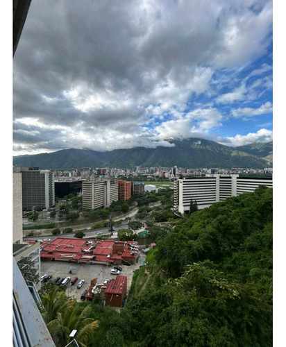 En Alquiler Lujoso Apartamento En Lomas De Las Mercedes