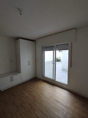 Imagen 10 de 14 de Alquiler Apartamento 2 Dormitorios Con Patio Y Balcon. Centro