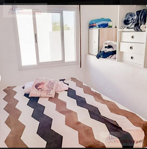 Imagen 6 de 9 de Dúplex En Venta C/cochera Y Parrilla - Los Hornos