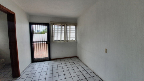 Imagen 6 de 8 de Oficina En Renta 112 M2 En Arcos Vallarta