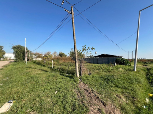 Se Vende Lote En Esquina De 334 M2, B° El Cruce
