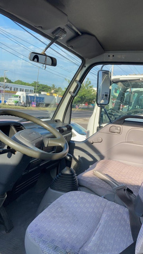 Imagen 8 de 12 de Isuzu Elf 100 2016