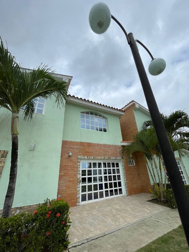 Vendo Town House En Ciudad Flamingo