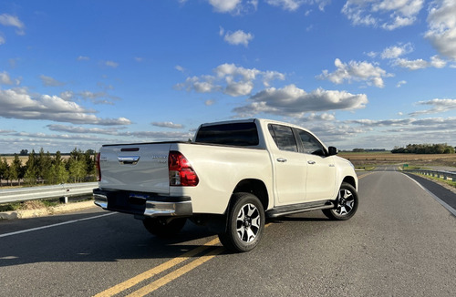 Imagen 5 de 15 de Toyota Hilux 2.8 Cd Srx 177cv 4x2