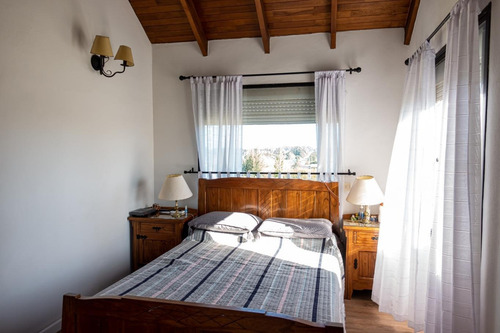 Casa Espectacular!!! 4 Dormitorios 5 Baños Lomas De La Tahon