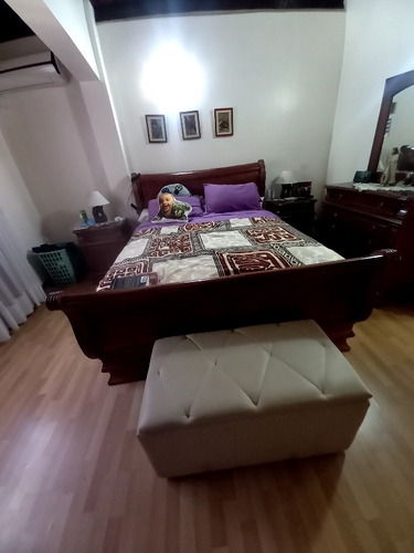 Vendo Preciosa Casa Con Piscina En La Boyera. 510 M2