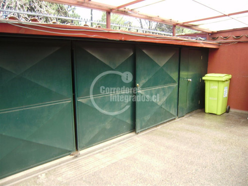 Casa En Venta De 7 Dorm. En Vitacura Santa María.san Benito.
