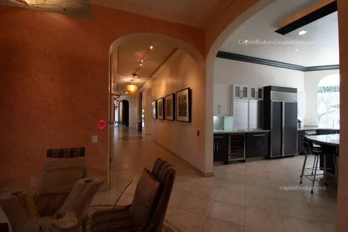 Casa De Lujo En Venta En Ajijic Con Alberca Y Terraza Con Vista A La Laguna