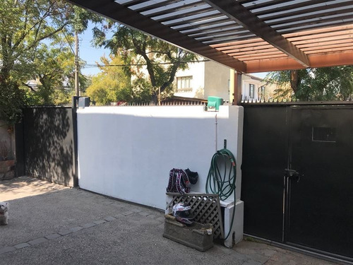 Casa En Venta De 5 Dorm. En Las Condes
