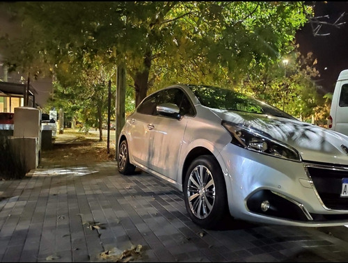 Imagen 5 de 15 de Peugeot 208 2018 1.6 Feline Tiptronic