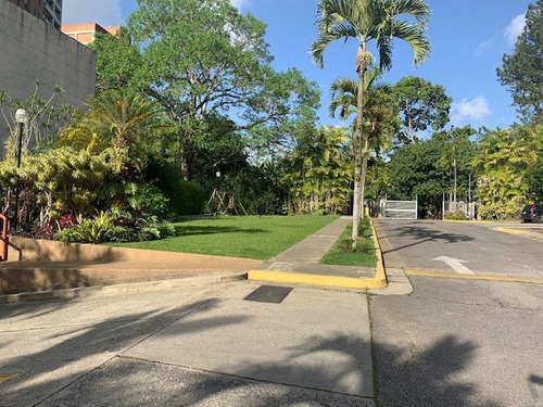 Imagen 3 de 30 de Venta Townhouse 330 M2 Urb. La Cabaña, Los Geranios