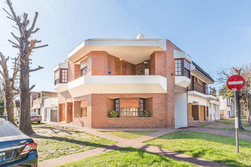 Casa 3 Dormitorios En Venta - Barrio Alberdi Rosario