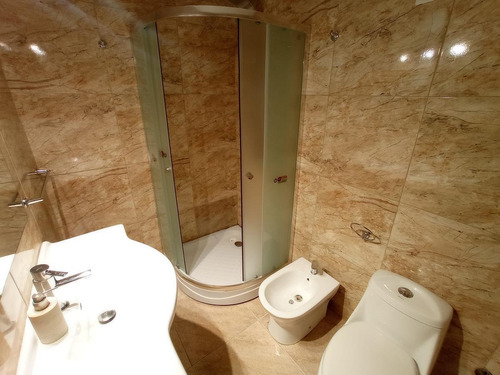 Imagen 14 de 18 de Apartamento - Rambla Y Pereira De La Luz, 200 M2 , Gge * 2 , Box , Reciclado !!