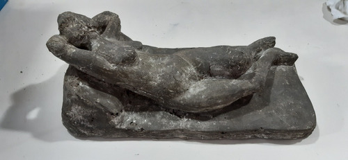 Figura  De Mujer Cementicia Desnuda Antigua Escultura