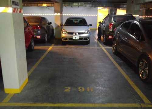 Venta De Cochera En Edificio De Categoria. ( Once ).