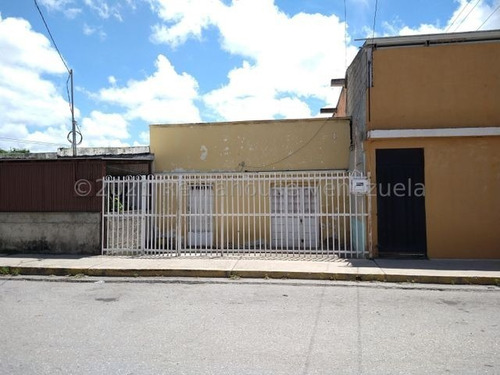Imagen 23 de 30 de Casa Comercial En Venta Zona Centro Este Barquisimeto, Zona Comercial, Gas Directo Por Tuberias, No Falta Servicio Electrico. Inf. 0424-5620928 Flex 22-11859 Z18