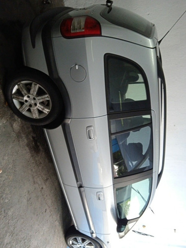 Imagen 7 de 10 de Chevrolet Zafira 2.0 Gls 2011