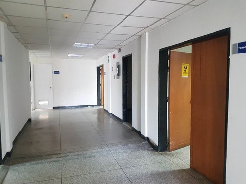Imagen 5 de 8 de Local En Alquiler Ideal Para Consultorios Médicos Solo Para Empresas 04126887776