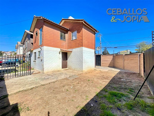 Casa En Arriendo De 2 Dorm. En Villa Alemana