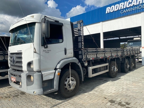 Volkswagen 24-250 E Constellation 3-eixos 2p