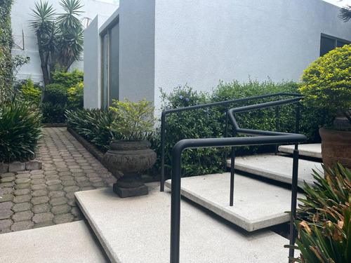 Excelente Terreno Con Uso De Suelo Habitacional Con Comercio En Planta Baja