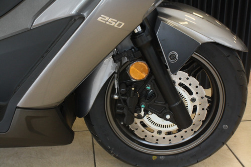 Imagen 10 de 25 de Xtown 0km Scooter Kymco// Kawasaki Quilmes