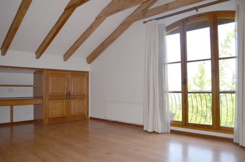 Casa En Venta Lo Barnechea De 5 Dorm. En Lo Barnechea