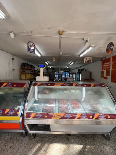 Se Vende Local 142m2. Quinta Crespo.