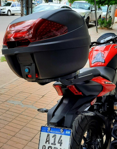 Imagen 2 de 8 de Baul Topcase Moto Plástico Negro Reforz 42l+ Kit Instalacion