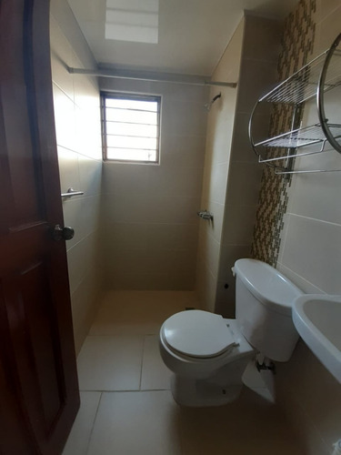 Imagen 12 de 13 de Apartamento De 2 Habitaciones En Zona Universitaria En Alquiler