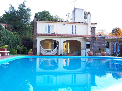 Casa En Funes 4 Dormitorios Con Pileta Sobre Ruta 9