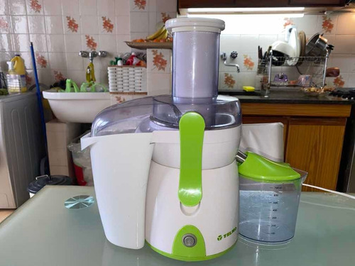 Juguera Extractor De Jugos Yelmo