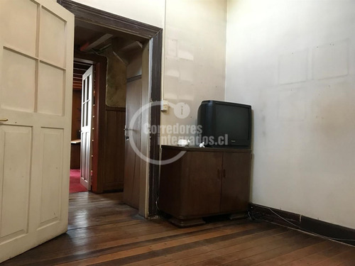 Casa En Venta De 7 Dorm. En Valdivia