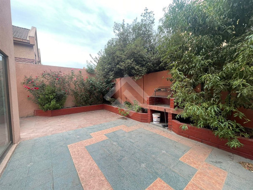 Casa En Venta De 3 Dorm. En Maipú