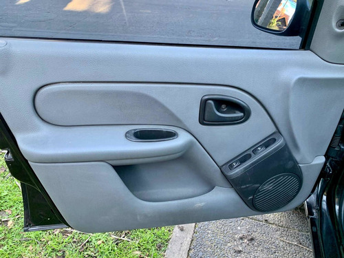 Imagen 12 de 14 de Renault Clio 1.2 Pack Plus 2011