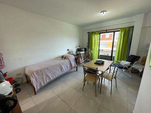 Imagen 5 de 11 de Monoambiente En Venta, Colón 799 (1°c), Belén De Escobar