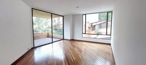 Apartamento En Arriendo En Los Rosales. Cod A12562