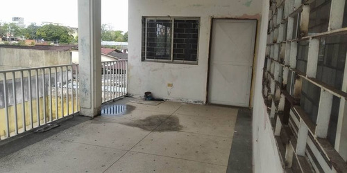 Imagen 15 de 17 de Av. Raúl Leoni Quinta Gina, Frente Al Polideportivo A Una Cuadra Antes De La Av. Bolivar