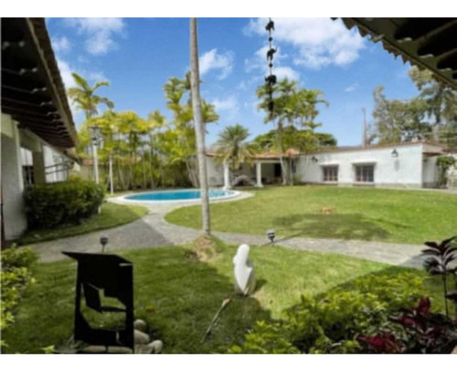 Se Vende Casa 800 M² 8h/10b/10p Cerro Verde