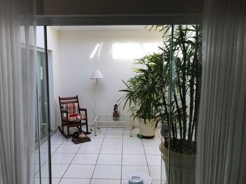 Imagem 14 de 21 de Casa Em Assis, Com 03 Dormitórios Sendo 01 Suíte Master. - 1205