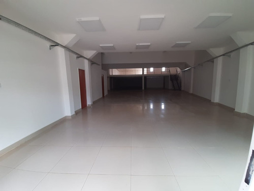 Imagen 2 de 9 de Local Varios Destinos Frente A Estación Virreyes. Cocina, 2 Baños, Entrepiso. 260 M2 Cubiertos